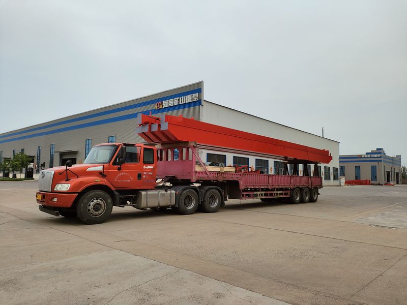 電動(dòng)葫蘆橋式起重機(jī) 3臺(tái) LH5t-17m 制作完成，發(fā)往河南漯河交付客戶(hù)使用。